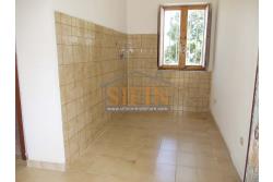 Casa con Terreno - San Sossio Baronia (AV), C/da Fabbricata, a soli 1,2km dal Piazza Mercato, proponiamo in vendita graziosa casetta di mq. 60,00 ca. oltre garage di mq. 25,00 ca. immersa nel verde e circondata da siepe di lauroceraso oltre a mq. 700,00 di giardino terrazzato ed ulteriori mq. 7.000,00 ca. di terreno