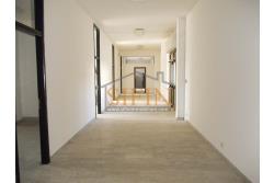 Ufficio mq. 400,00 - Grottaminarda, in zona centrale, via Condotto, proponiamo in locazione ufficio di complessivi mq. 400,00 composto da 8 ampie stanze con ampio disimpegno,