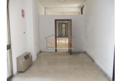 Ufficio mq. 400,00 - Grottaminarda, in zona centrale, via Condotto, proponiamo in locazione ufficio di complessivi mq. 400,00 composto da 8 ampie stanze con ampio disimpegno,