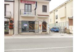 Locale Commerciale - Passo di Mirabella Eclano, su via Nazionale, a pochi passi dalla piazza principale, proponiamo in locazione locale commerciale di mq. 65,00