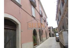 Appartamento Centro Storico - Fontanarosa (AV) nel pieno centro storico, via Bianchi, proponiamo in vendita appartamento di mq. 120,00 ca. ubicato al secondo piano di piccola palazzina