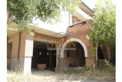Villa in costruzione - Fontanarosa, a soli 600 metri dalla piazza Cristo Re, proponiamo in vendita, imponente villa di mq. 600,00 ca. in corso di cosruzione.