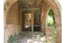 Villa in costruzione - Fontanarosa, a soli 600 metri dalla piazza Cristo Re, proponiamo in vendita, imponente villa di mq. 600,00 ca. in corso di cosruzione.