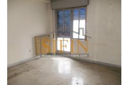 Appartamento  - Grattaminarda (AV) su corso Vittorio Veneto, a pochi passi dalla piazza, in piccolo condominio composto da soli due appartamenti, proponiamo in vendita appartamento di mq. 85,00 ca. con mq. 8,00 di balconi e mq. 60,00 di terrazzo panoramico