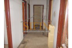 Appartamento  - Grattaminarda (AV) su corso Vittorio Veneto, a pochi passi dalla piazza, in piccolo condominio composto da soli due appartamenti, proponiamo in vendita appartamento di mq. 85,00 ca. con mq. 8,00 di balconi e mq. 60,00 di terrazzo panoramico