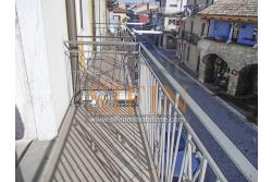 Palazzina in centro - Grottaminarda, Corso V. Veneto, in prossimit della piazza XVI Marzo, proponiamo in vendita palazzina di complessivi mq. 210,00 disposti su tre livelli, oltre a mq. 30,00 di terrazzo panoramico e mq. 30,00 di cantina al piano interrato.