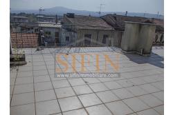 Palazzina in centro - Grottaminarda, Corso V. Veneto, in prossimit della piazza XVI Marzo, proponiamo in vendita palazzina di complessivi mq. 210,00 disposti su tre livelli, oltre a mq. 30,00 di terrazzo panoramico e mq. 30,00 di cantina al piano interrato.