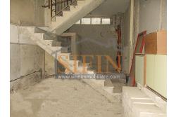 Palazzina in centro - Grottaminarda, Corso V. Veneto, in prossimit della piazza XVI Marzo, proponiamo in vendita palazzina di complessivi mq. 210,00 disposti su tre livelli, oltre a mq. 30,00 di terrazzo panoramico e mq. 30,00 di cantina al piano interrato.