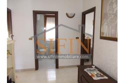 Appartamento con giardino - Grottaminarda, via Raffaello Sanzio (parco Sciarappa) proponiamo in vendita appartamento indipendente (porzione di villa) con giardino e garage di complessivi mq. 220,00 di abitazione e mq. 200,00 di corte e giardino