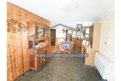 Appartamento con giardino - Grottaminarda, via Raffaello Sanzio (parco Sciarappa) proponiamo in vendita appartamento indipendente (porzione di villa) con giardino e garage di complessivi mq. 220,00 di abitazione e mq. 200,00 di corte e giardino