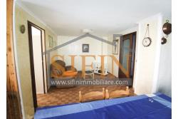 Appartamento con giardino - Grottaminarda, via Raffaello Sanzio (parco Sciarappa) proponiamo in vendita appartamento indipendente (porzione di villa) con giardino e garage di complessivi mq. 220,00 di abitazione e mq. 200,00 di corte e giardino