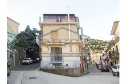 Casa con garage - Carife (AV), via Madonna delle Grazie, a pochi passi da piazza San Giovanni, proponiamo in vendita casa di complessivi mq. 98,00