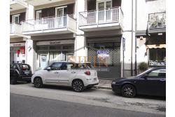 Locale Commerciale - Grottaminarda, locale commerciale mq. 160,00 in zona centralissima con vetrina su Corso Vittorio Veneto e doppio accesso da via Piave