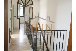 Casa con Giardino - Taurasi (AV), terra del buon vino, sulla centralissima via San Rocco, proponiamo in vendita villa a schiera di complessivi mq. 160,00 disposta su due livelli