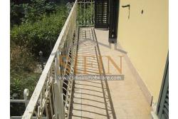 Casa con Giardino - Taurasi (AV), terra del buon vino, sulla centralissima via San Rocco, proponiamo in vendita villa a schiera di complessivi mq. 160,00 disposta su due livelli