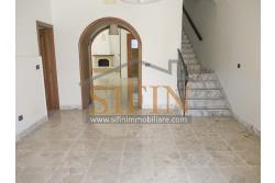 Casa con Giardino - Taurasi (AV), terra del buon vino, sulla centralissima via San Rocco, proponiamo in vendita villa a schiera di complessivi mq. 160,00 disposta su due livelli