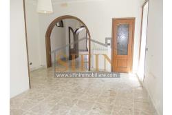 Casa con Giardino - Taurasi (AV), terra del buon vino, sulla centralissima via San Rocco, proponiamo in vendita villa a schiera di complessivi mq. 160,00 disposta su due livelli