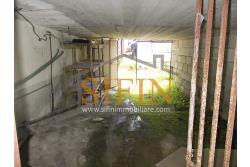 Casa con giardino - Montemarano (AV), proponiamo in vendita casa semindipendente (appartamento) ubicata alla Contrada Acquavivola, composta da veranda d'ingresso, corridoio, cucina due camere e bagno al piano rialzato per un totale di complesivi mq. 75,00 ca. oltre ad un deposito di mq. 15,00 al piano seminterrato e piccolo giardino di mq. 70,00 ca.
