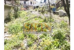 Casa con giardino - Montemarano (AV), proponiamo in vendita casa semindipendente (appartamento) ubicata alla Contrada Acquavivola, composta da veranda d'ingresso, corridoio, cucina due camere e bagno al piano rialzato per un totale di complesivi mq. 75,00 ca. oltre ad un deposito di mq. 15,00 al piano seminterrato e piccolo giardino di mq. 70,00 ca.