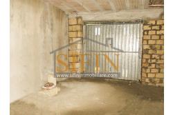 Casa con Terreno - Zungoli (AV) proponiamo in vendita un fabbricato da ristrutturare di mq. 130,00 ca. composto da due vani abitativi di mq. 50,00 ca. ed un vano deposito/cantina di mq. 80,00 ca. oltre a mq. 11.000,00 ca. di terreno 