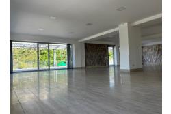 Loclae Commerciale - Ariano Irpino proponiamo in locazione elegante e funzionale locale commerciale di mq. 160,00 ca. con mq. 100,00 ca. di terrazzo oltre, come detto, ad ampio e comodo parcheggio.