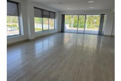 Loclae Commerciale - Ariano Irpino proponiamo in locazione elegante e funzionale locale commerciale di mq. 160,00 ca. con mq. 100,00 ca. di terrazzo oltre, come detto, ad ampio e comodo parcheggio.