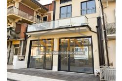 Locale Commerciale - Grottaminarda (AV), via Francesco Flammia, strada al alto flusso veicolare, a pochi metri dal casello autostradale, dall'universit, in pieno centro cittadino, proponiamo in locazione locale commerciale di mq. 250,00 di nuovissima costruzione 