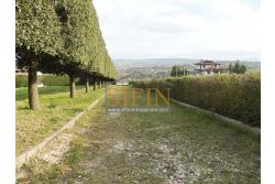 Villa con Piscina - Melito Irpino, nella immediata periferia, proponiamo in vendita villa di complessivi mq. 450,00 ca. oltre a mq. 10.500,00 di giardino
