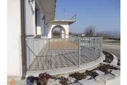 Villa con Piscina - Melito Irpino, nella immediata periferia, proponiamo in vendita villa di complessivi mq. 450,00 ca. oltre a mq. 10.500,00 di giardino