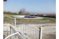 Villa con Piscina - Melito Irpino, nella immediata periferia, proponiamo in vendita villa di complessivi mq. 450,00 ca. oltre a mq. 10.500,00 di giardino