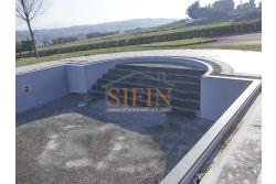 Villa con Piscina - Melito Irpino, nella immediata periferia, proponiamo in vendita villa di complessivi mq. 450,00 ca. oltre a mq. 10.500,00 di giardino