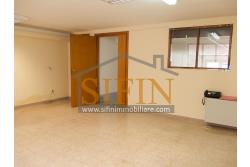 Locale con deposito  - Grottaminarda, in zona centrale , corso Vittorio Veneto, n. 130, proponiamo in locazione locazle commerciale di mq. 110,00 ca. oltre a mq. 110,00 di deposito