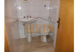 Locale con deposito  - Grottaminarda, in zona centrale , corso Vittorio Veneto, n. 130, proponiamo in locazione locazle commerciale di mq. 110,00 ca. oltre a mq. 110,00 di deposito