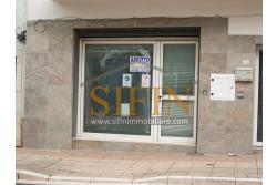 Locale con deposito  - Grottaminarda, in zona centrale , corso Vittorio Veneto, n. 130, proponiamo in locazione locazle commerciale di mq. 110,00 ca. oltre a mq. 110,00 di deposito
