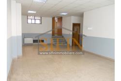 Locale con deposito  - Grottaminarda, in zona centrale , corso Vittorio Veneto, n. 130, proponiamo in locazione locazle commerciale di mq. 110,00 ca. oltre a mq. 110,00 di deposito