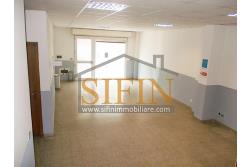 Locale con deposito  - Grottaminarda, in zona centrale , corso Vittorio Veneto, n. 130, proponiamo in locazione locazle commerciale di mq. 110,00 ca. oltre a mq. 110,00 di deposito