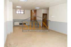 Locale con deposito  - Grottaminarda, in zona centrale , corso Vittorio Veneto, n. 130, proponiamo in locazione locazle commerciale di mq. 110,00 ca. oltre a mq. 110,00 di deposito