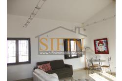 Villa con iardino - Frigento (AV) via San Rocco, a soli 500 metri dal cuore del centro cittadino, proponiamo in vendita Villa di complessivi mq. 430,00 oltre a mq. 800,00 di giardino di cui circa la met pavimentata