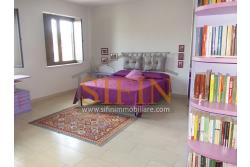Villa con iardino - Frigento (AV) via San Rocco, a soli 500 metri dal cuore del centro cittadino, proponiamo in vendita Villa di complessivi mq. 430,00 oltre a mq. 800,00 di giardino di cui circa la met pavimentata