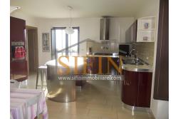 Villa con iardino - Frigento (AV) via San Rocco, a soli 500 metri dal cuore del centro cittadino, proponiamo in vendita Villa di complessivi mq. 430,00 oltre a mq. 800,00 di giardino di cui circa la met pavimentata