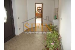 Villa con iardino - Frigento (AV) via San Rocco, a soli 500 metri dal cuore del centro cittadino, proponiamo in vendita Villa di complessivi mq. 430,00 oltre a mq. 800,00 di giardino di cui circa la met pavimentata