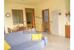 Villa con iardino - Frigento (AV) via San Rocco, a soli 500 metri dal cuore del centro cittadino, proponiamo in vendita Villa di complessivi mq. 430,00 oltre a mq. 800,00 di giardino di cui circa la met pavimentata