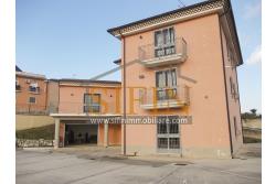 Villa con iardino - Frigento (AV) via San Rocco, a soli 500 metri dal cuore del centro cittadino, proponiamo in vendita Villa di complessivi mq. 430,00 oltre a mq. 800,00 di giardino di cui circa la met pavimentata