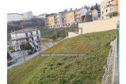 Villa con iardino - Frigento (AV) via San Rocco, a soli 500 metri dal cuore del centro cittadino, proponiamo in vendita Villa di complessivi mq. 430,00 oltre a mq. 800,00 di giardino di cui circa la met pavimentata