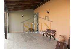 Villa con iardino - Frigento (AV) via San Rocco, a soli 500 metri dal cuore del centro cittadino, proponiamo in vendita Villa di complessivi mq. 430,00 oltre a mq. 800,00 di giardino di cui circa la met pavimentata