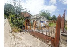 Rudere con terreno - Grottaminarda, su S.S. 90 (Contrada Cognole), proponiamo in vendita deposito di mq. 65,00 ca. completamente da ristrutturare con terreno adiacente di mq. 2.000,00 ca. avente destinazione urbanistica agricola.