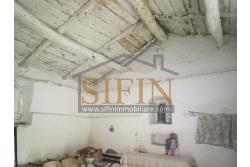 Rudere con terreno - Grottaminarda, su S.S. 90 (Contrada Cognole), proponiamo in vendita deposito di mq. 65,00 ca. completamente da ristrutturare con terreno adiacente di mq. 2.000,00 ca. avente destinazione urbanistica agricola.