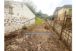 Rudere con terreno - Grottaminarda, su S.S. 90 (Contrada Cognole), proponiamo in vendita deposito di mq. 65,00 ca. completamente da ristrutturare con terreno adiacente di mq. 2.000,00 ca. avente destinazione urbanistica agricola.