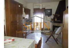 Casa con Giardino - Montefusco, localit� Serra, strada provinciale per Pratola Serra, proponiamo in vendita fabbricato indipendente di complessivi mq. 340,00 oltre a mq. 1.100,00 di giardino di cui mq. 400,00 edificabili (zona 