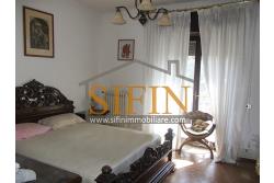 Casa con Giardino - Montefusco, localit� Serra, strada provinciale per Pratola Serra, proponiamo in vendita fabbricato indipendente di complessivi mq. 340,00 oltre a mq. 1.100,00 di giardino di cui mq. 400,00 edificabili (zona 